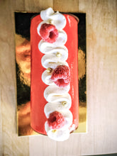 Charger l&#39;image dans la galerie, Bûche de Noel - Cheese Cake Fruits Rouges gateau au fromage
